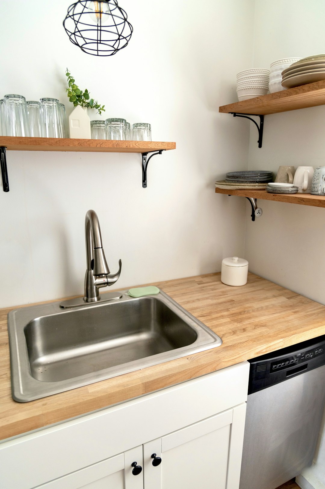 Tips for Styling Open Shelving in Your Kitchen