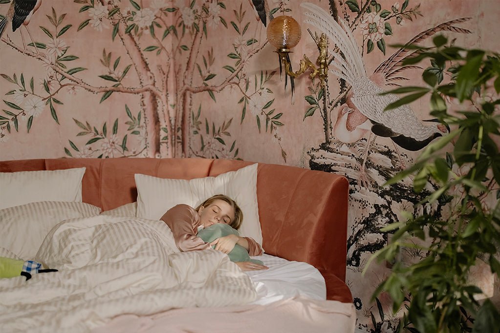 Art deco bedroom with gorgeous pink wallpaper and green accents