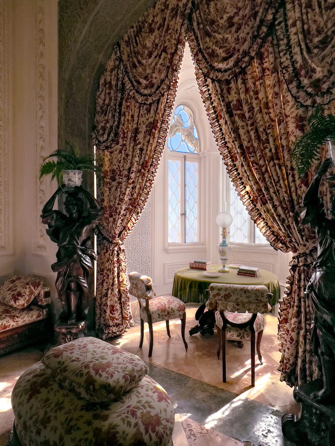 Color Theory in Maximalist Interiors Embrace Every Hue